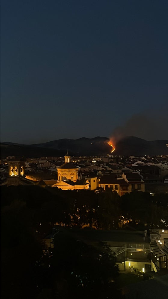 Fotos: Incendio en el monte navarro de Ezkaba