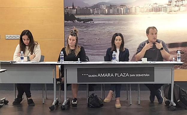 Ezkerretik eskuinera, Garazi Azkue, Goiatz Urkijo, Miren Dobaran eta Iker Martinez de Lagos. 