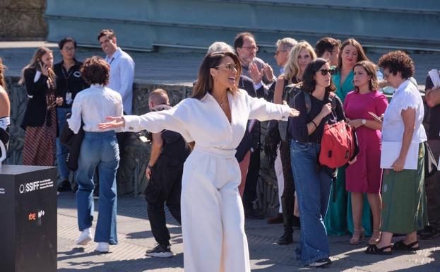 EL FOTOGRAMA: Un Festival incluye extraños compañeros de viaje. Películas, mercado, estrellas... y ayer, una sorprendente gala para presentar un reality televisivo en Canarias, de Rakuten TV, con Pilar Rubio. 