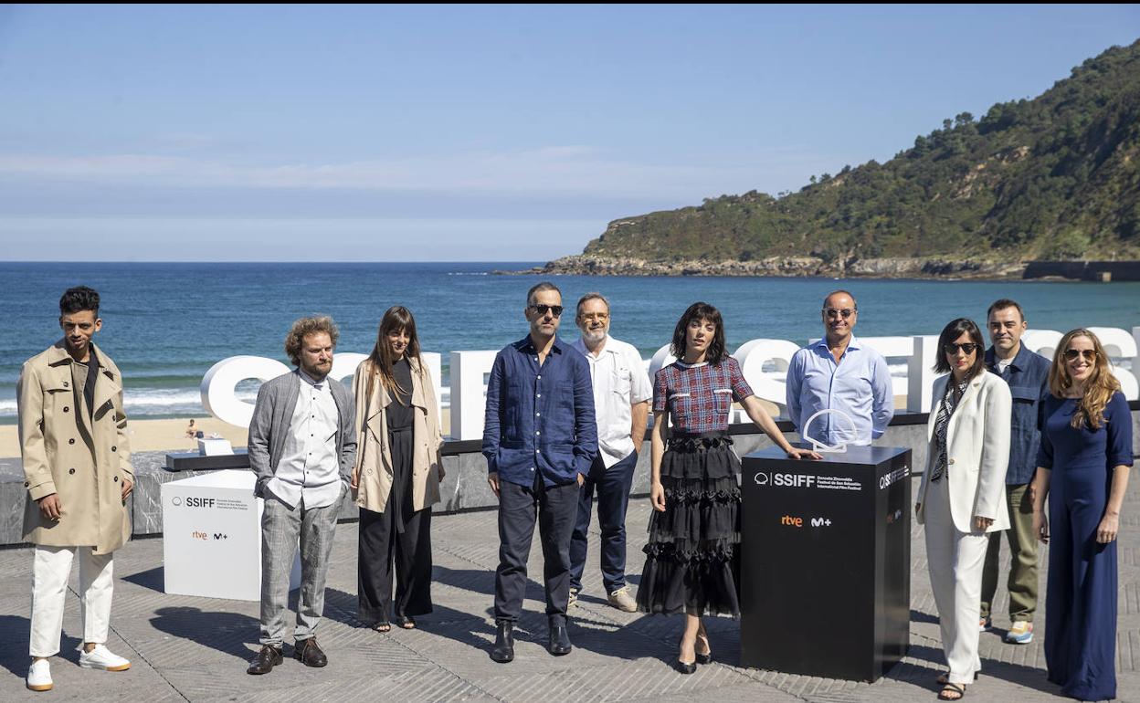 El equipo de 'Suro' fue ayer gran protagonista, con el donostiarra Mikel Gurrea, los actores Vicky Luengo, Pol López e Ilyass El Ouhdani y Xabier Berzosa, de Irusoin, entre los productores.