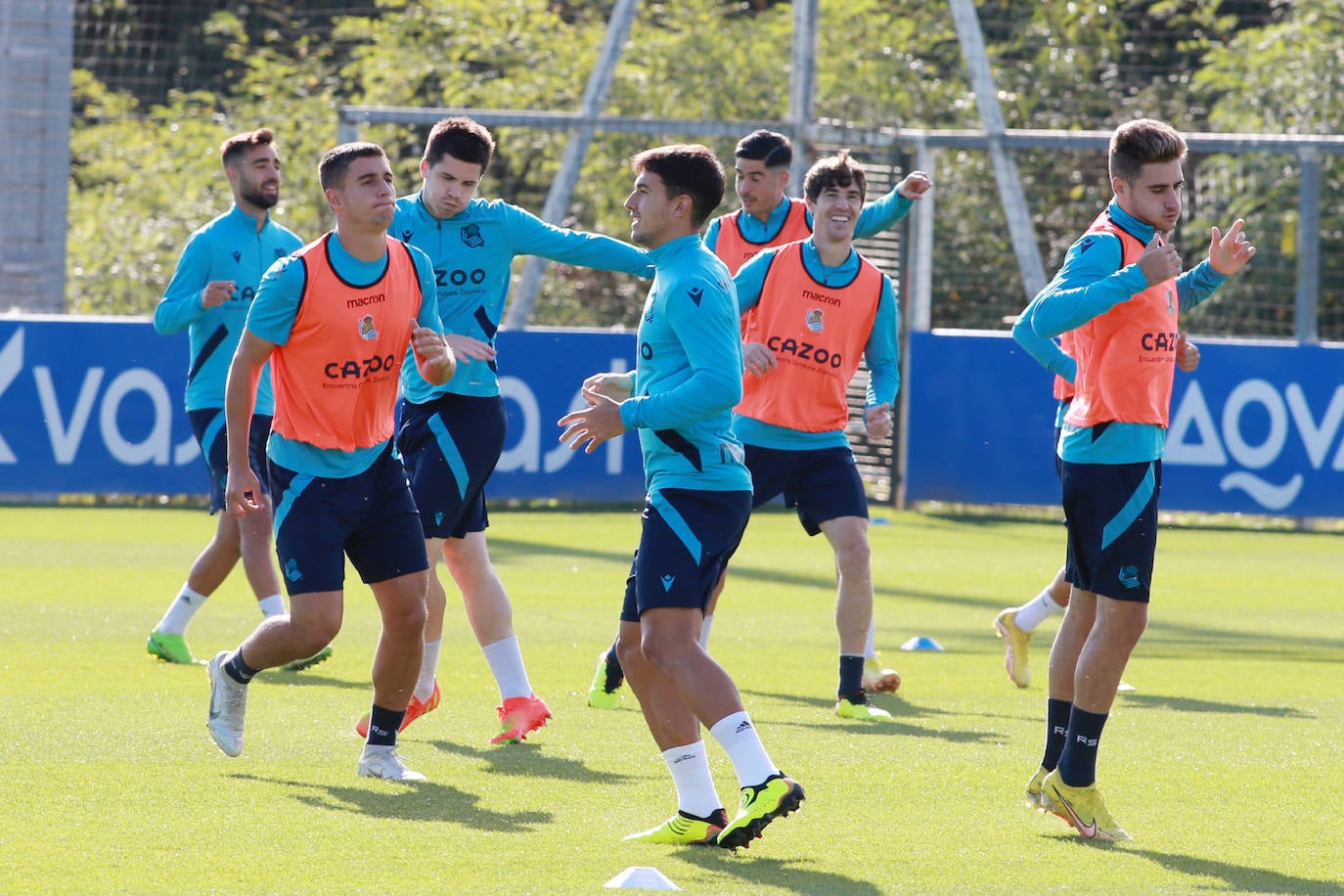 Fotos: La Real Sociedad se ejercita a puerta abierta