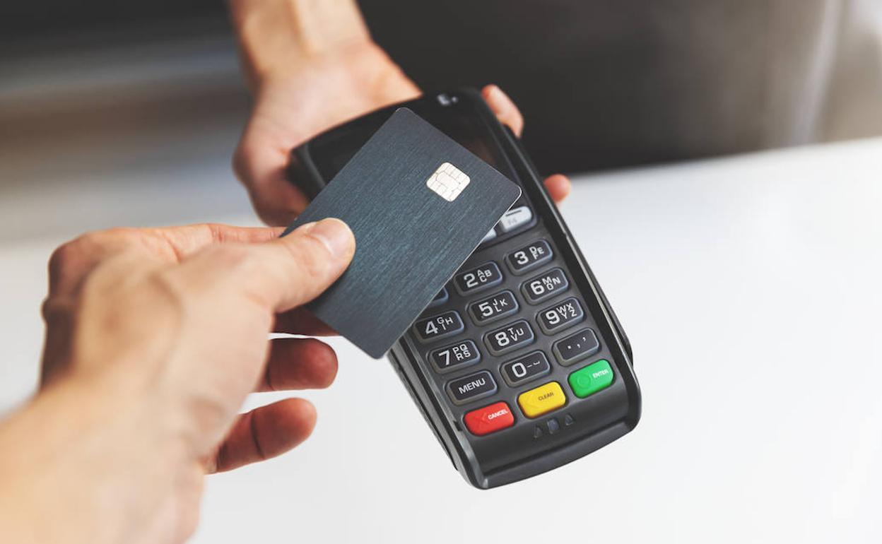 Pagos con tarjeta: Por qué es un error pagar con tarjeta en un restaurante… y no pedir la copia