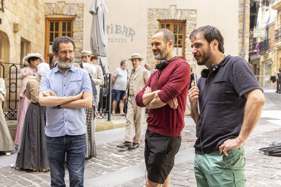 Fotos: Los Moriarti hacen suyo a Balenciaga