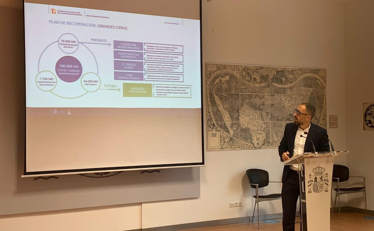 El delegado del Gobierno en el País Vasco, Denis Itxaso, esta mañana durante la rueda de prensa en San Sebastián. 