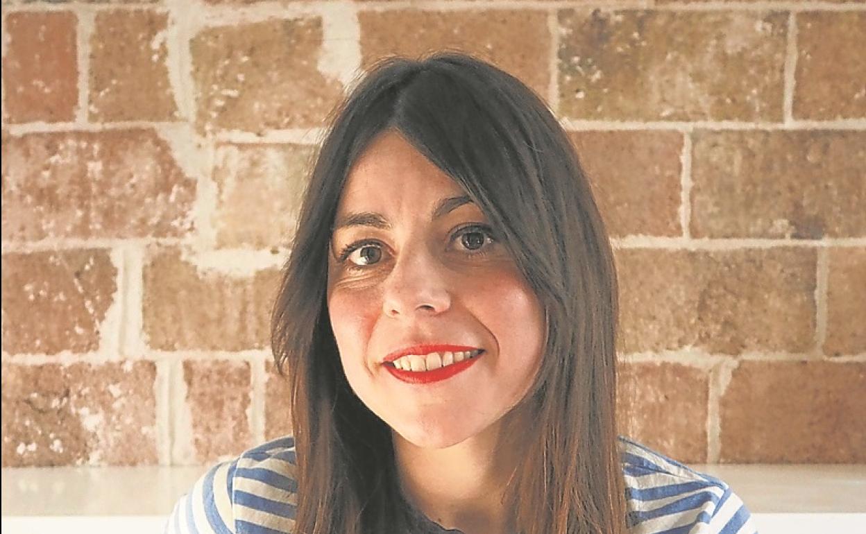 Begoña Gómez Urzaiz | Escritora: «De una mujer se espera que cuide a su familia, renuncie y sea abnegada»