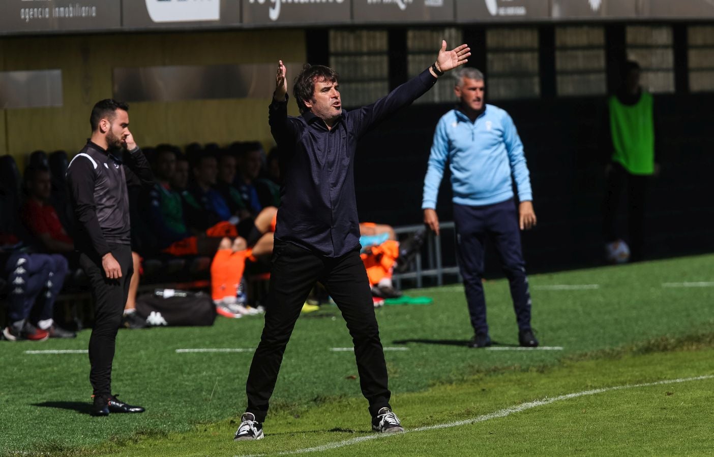 El Alcoyano se ha llevado el triunfo este mediodía de Irun gracias a un tanto de Juanan en el 81, justo después de que Sánchez pusiese las tablas con un golazo para los de casa.
