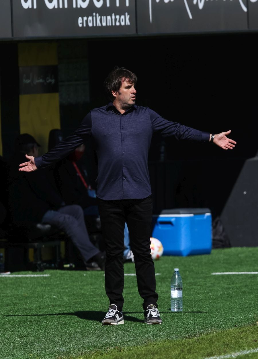 El Alcoyano se ha llevado el triunfo este mediodía de Irun gracias a un tanto de Juanan en el 81, justo después de que Sánchez pusiese las tablas con un golazo para los de casa.