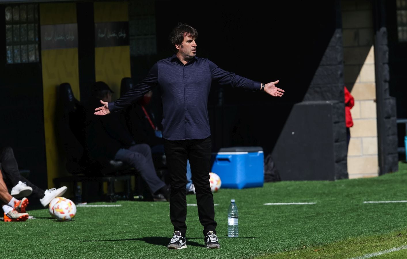 El Alcoyano se ha llevado el triunfo este mediodía de Irun gracias a un tanto de Juanan en el 81, justo después de que Sánchez pusiese las tablas con un golazo para los de casa.