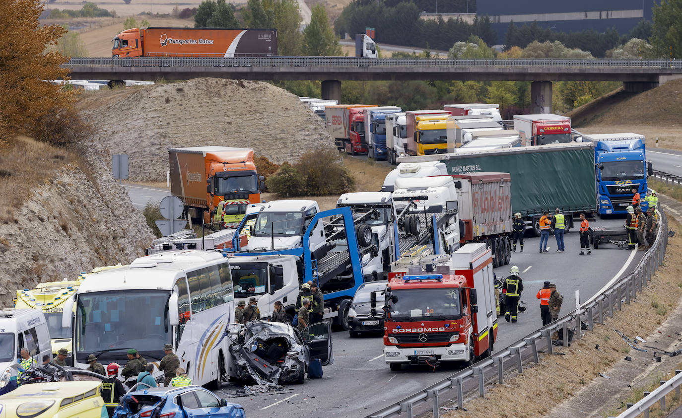 Fotos: Accidente múltiple en la A-1 en Vitoria