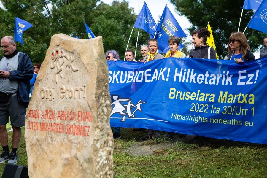 Fotos: Ofrenda floral a los migrantes fallecidos