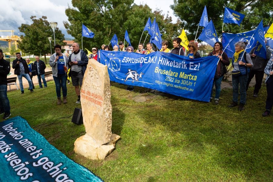 Fotos: Ofrenda floral a los migrantes fallecidos