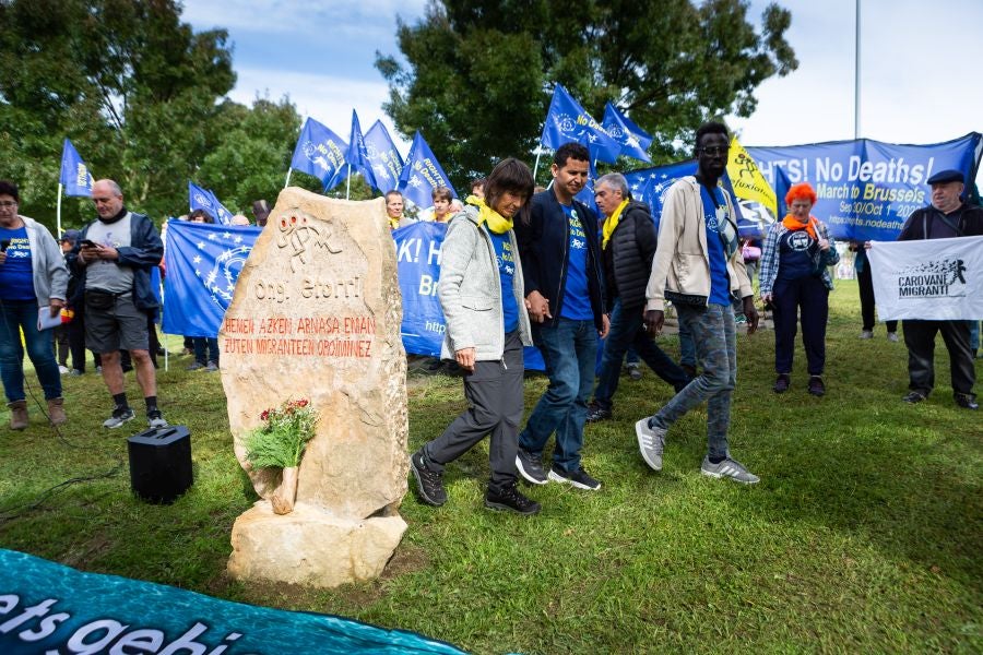 Fotos: Ofrenda floral a los migrantes fallecidos