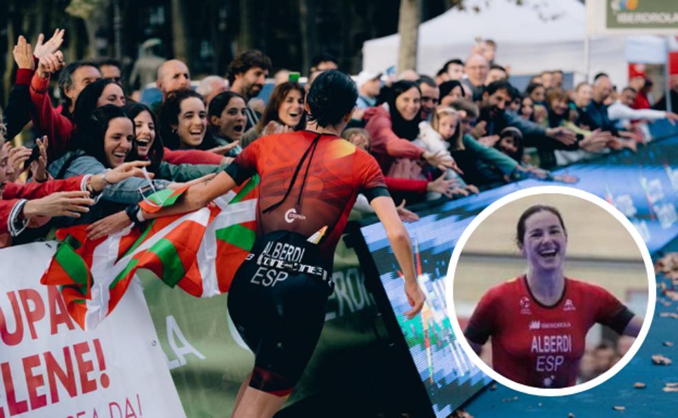 Helene Alberdi celebra el oro con familiares y amigas. 