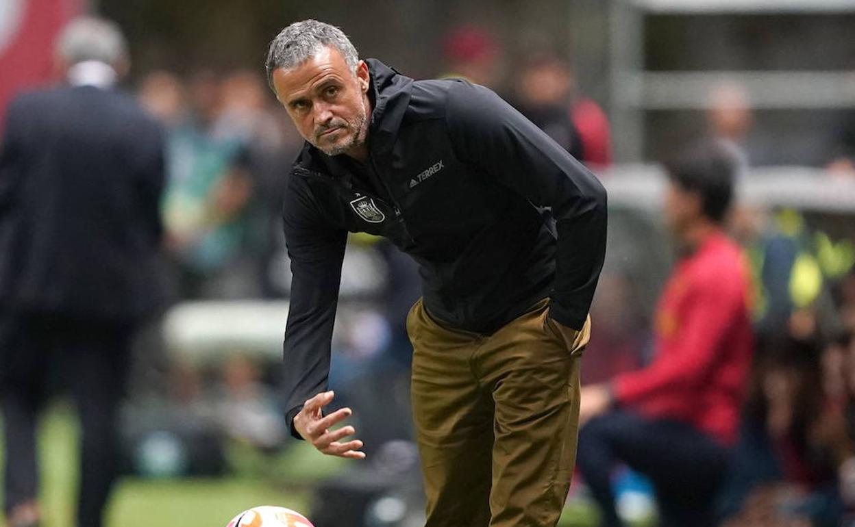 Luis Enrique, en el partido entre Portugal y España de la UEFA Nations League.