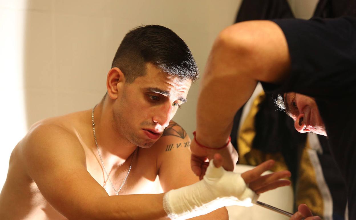 El boxeador errenteriarra Sebastián 'Látigo' Pérez está trabajando muy duro para traerse de Monza el título europeo.