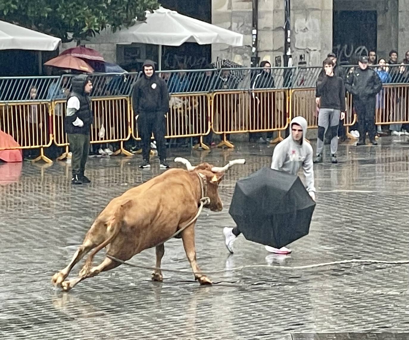 Fotos: Los Sanmigeles ya son historia, pero los Errosaixuek piden paso en Oñati