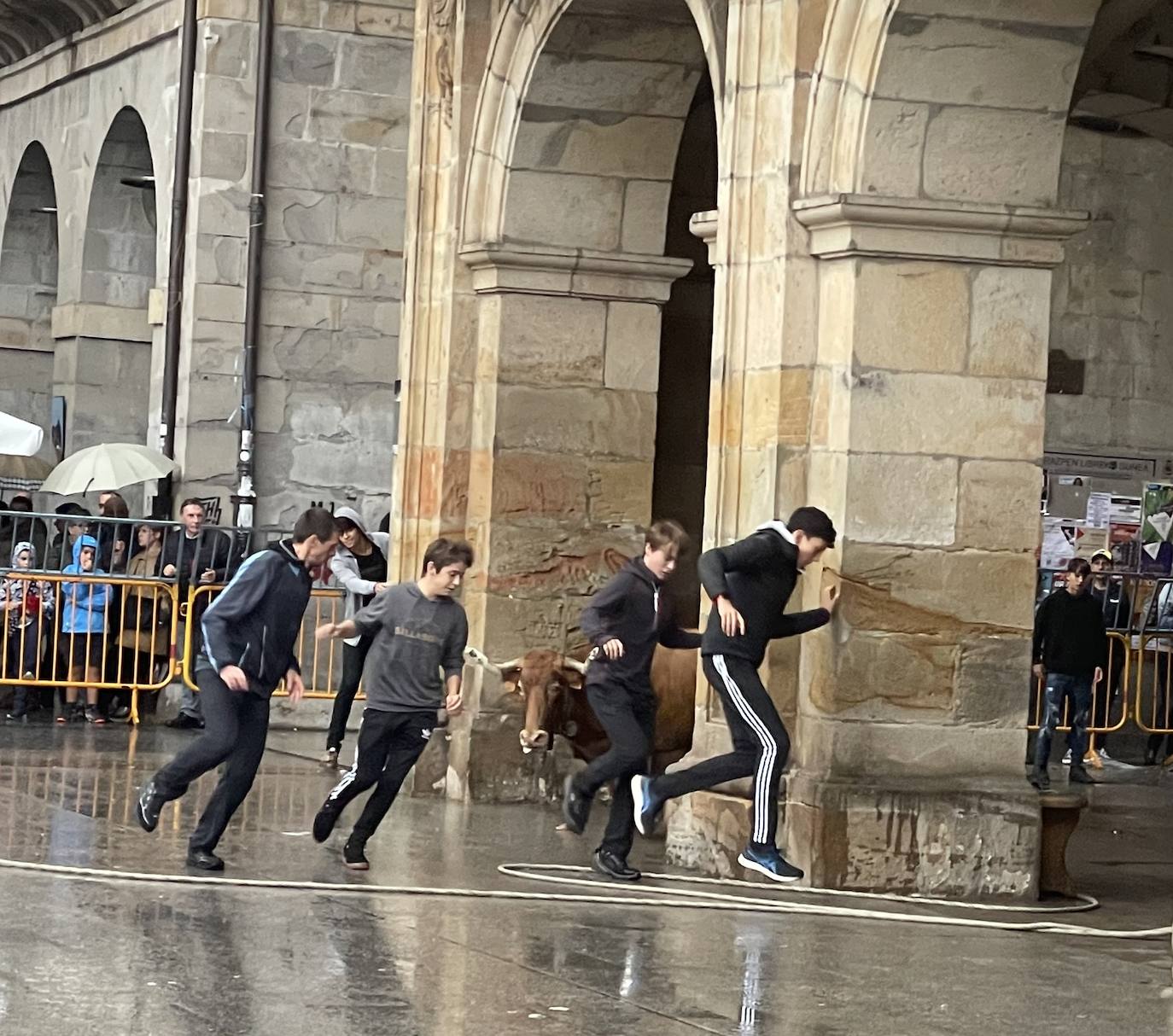 Fotos: Los Sanmigeles ya son historia, pero los Errosaixuek piden paso en Oñati