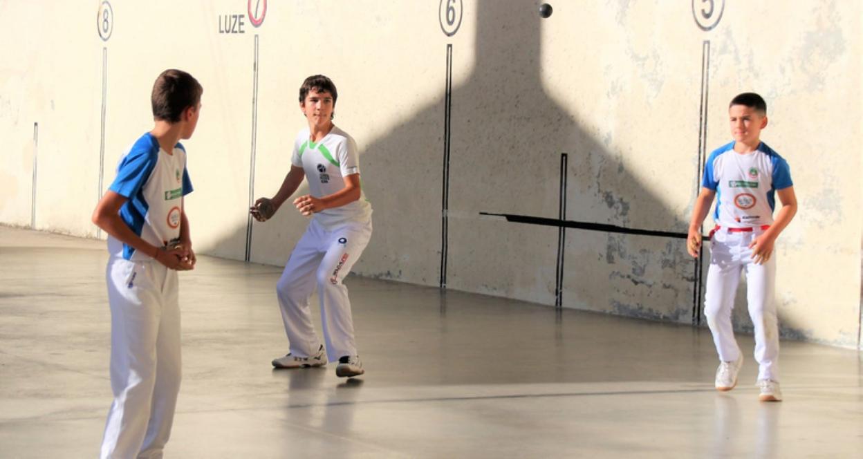 El Behar Zana de pelota sigue con sus encuentros. 