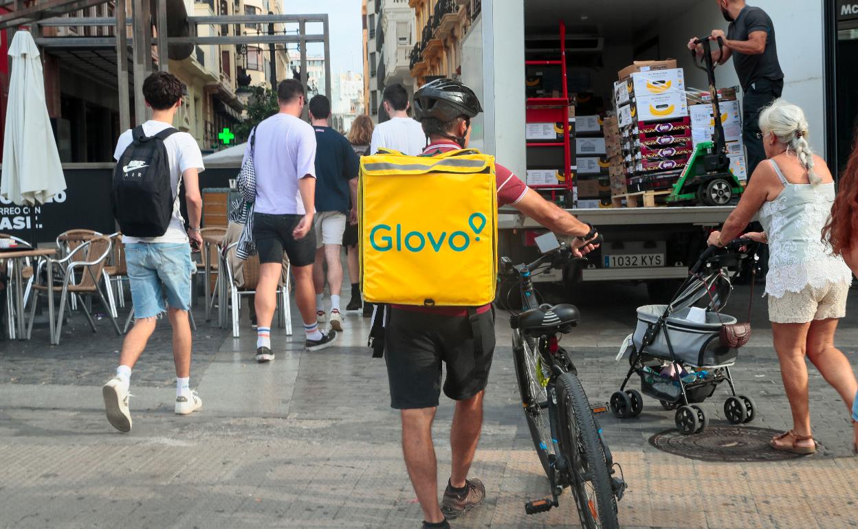 Un trabajador de Glovo.