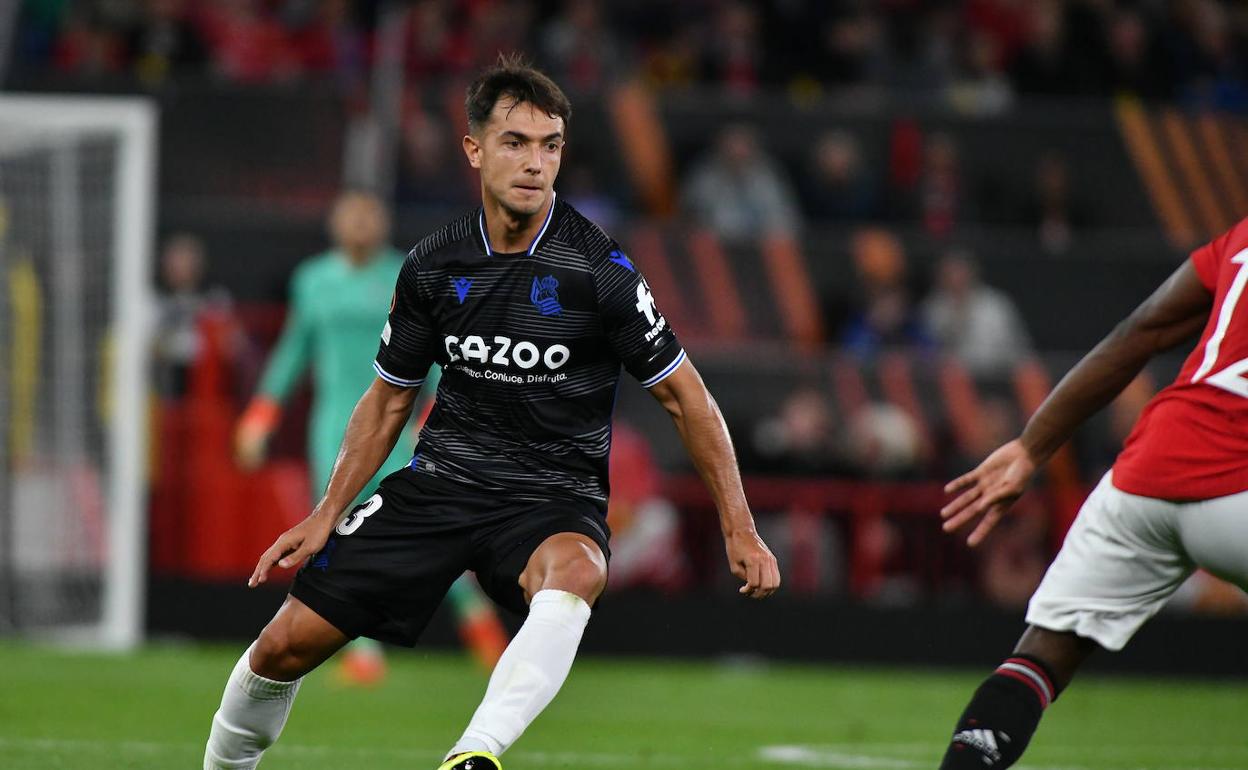 Martín Zubimendi, en el partido de Europa League en Old Trafford.