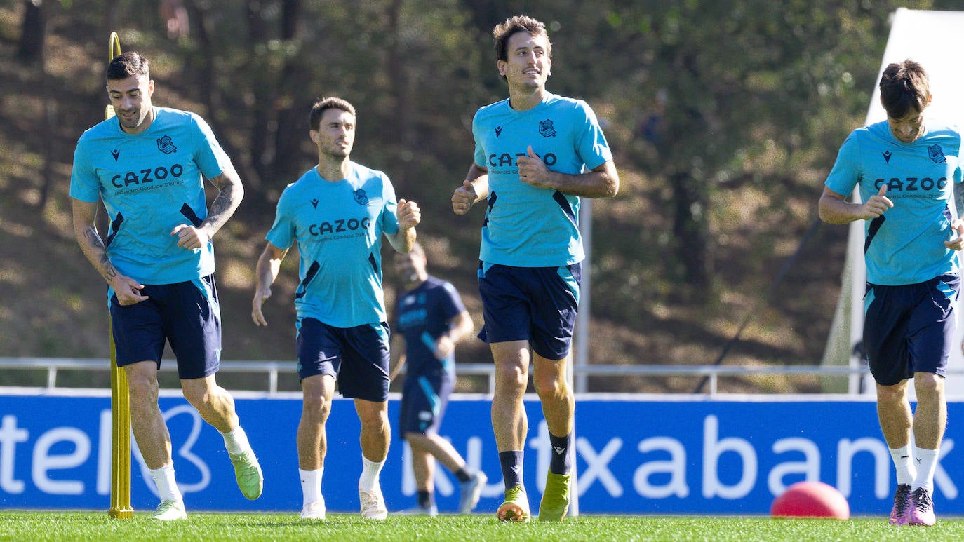 Fotos: Mikel Oyarzabal vuelve a entrenar con sus compañeros seis meses después
