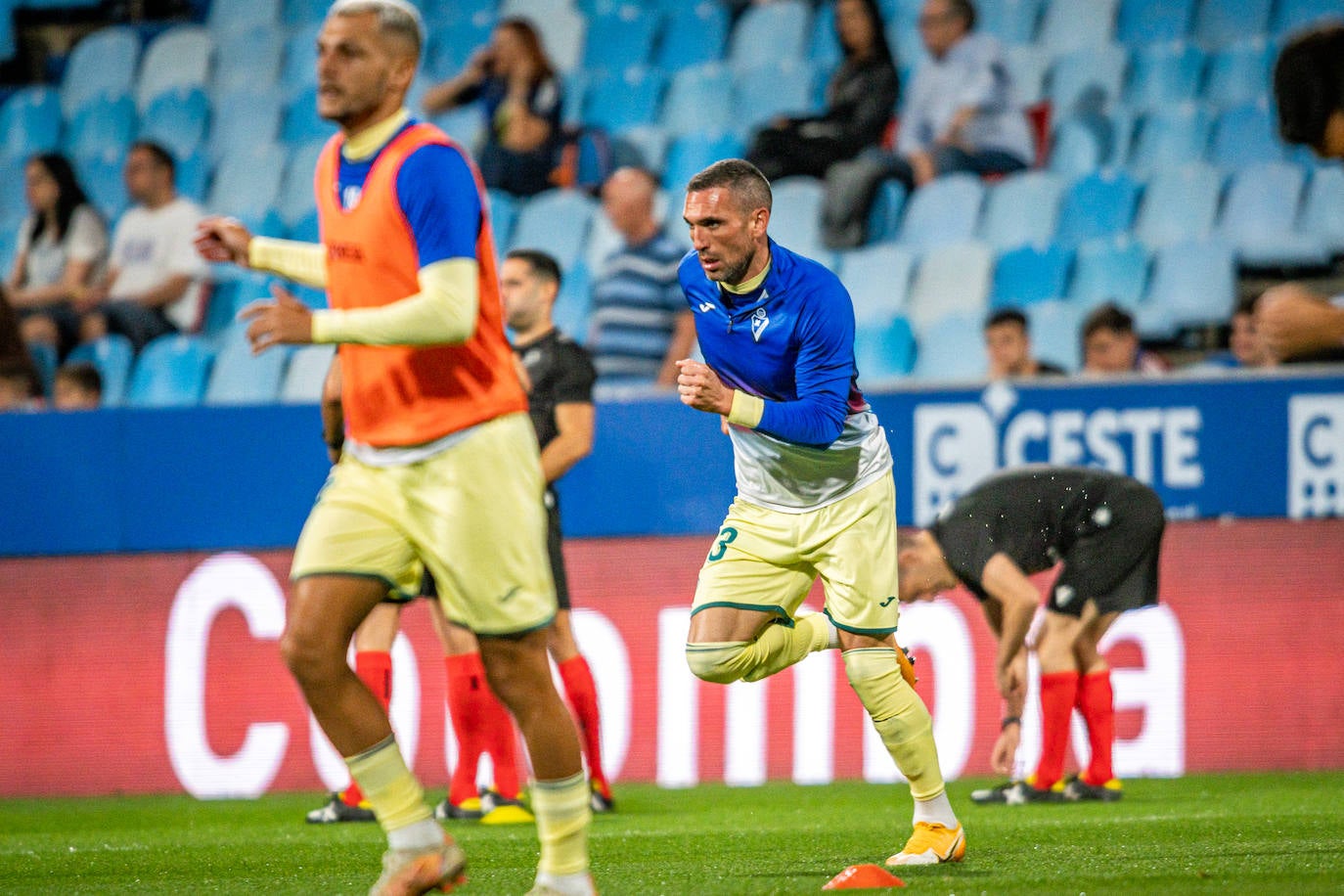 Fotos: El Eibar resiste de forma titánica ante el Zaragoza