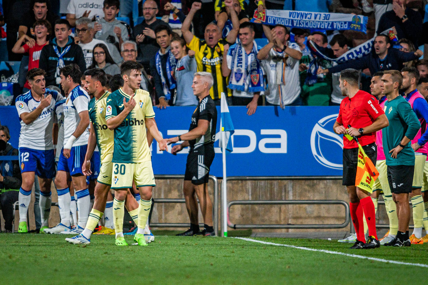 Fotos: El Eibar resiste de forma titánica ante el Zaragoza