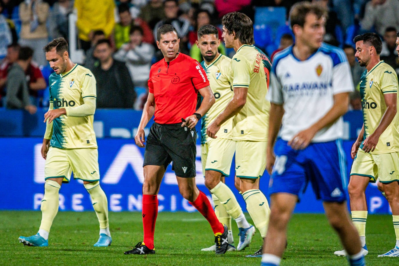 Fotos: El Eibar resiste de forma titánica ante el Zaragoza