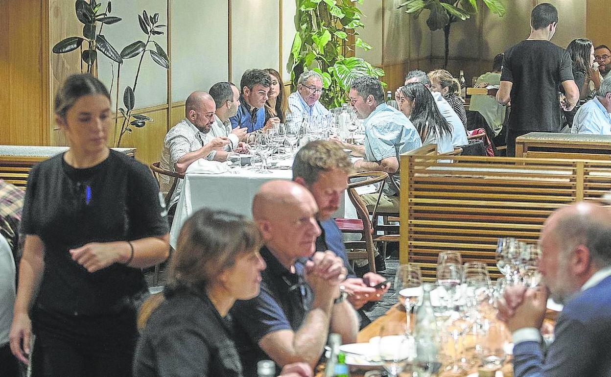 Los congresistas e invitados disfrutaron en el Narru de una de las grandes cenas del congreso. 