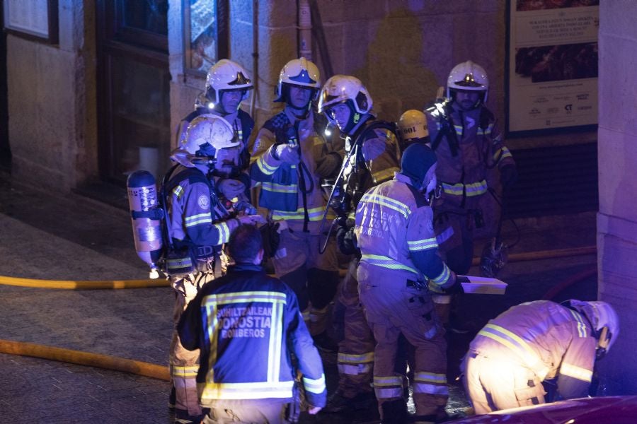 Fotos: Incendio en un mesón de la Parte Vieja