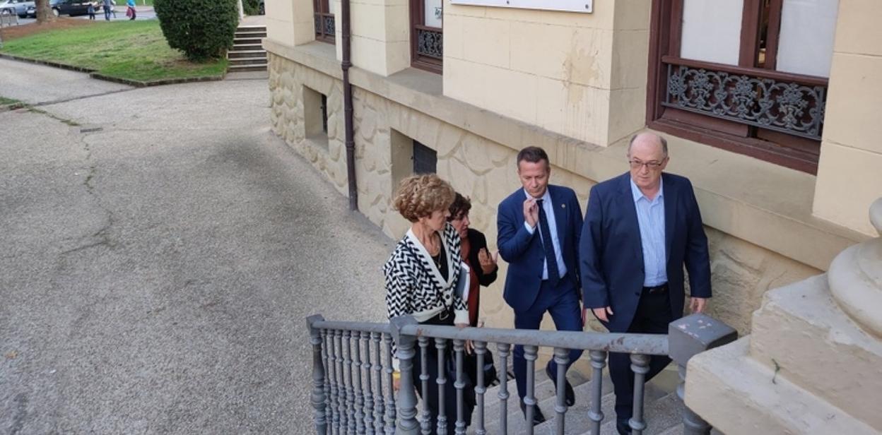 Jokin Bildarratz y Javier Zubizarreta visitaron Gaztanenea. 