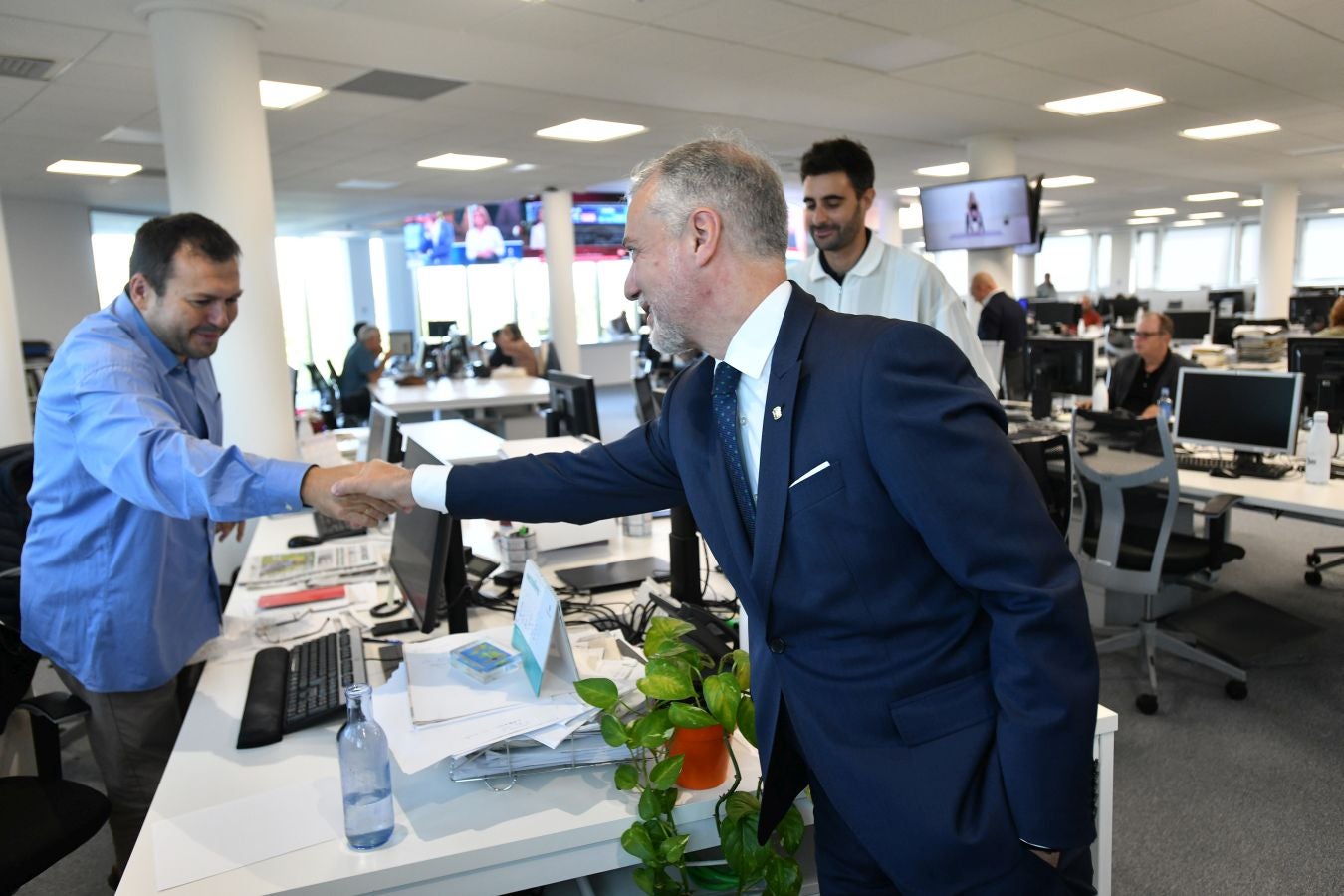 Fotos: El lehendakari visita la nueva sede de DV