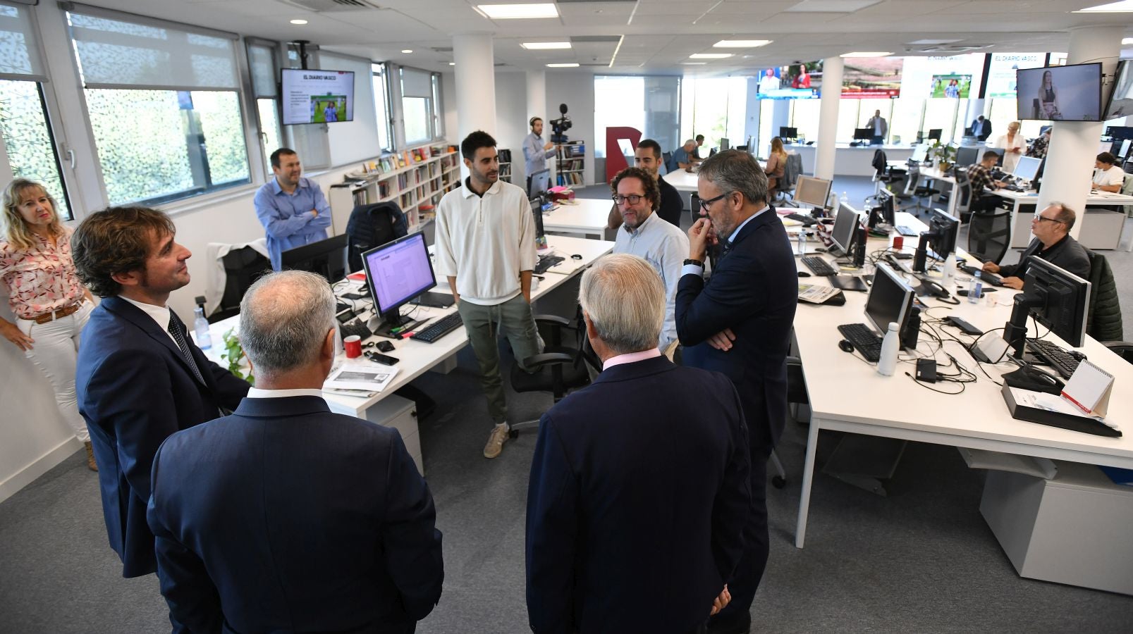 Fotos: El lehendakari visita la nueva sede de DV