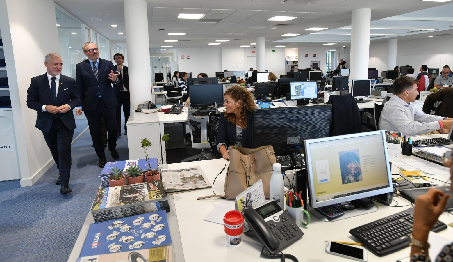 Fotos: El lehendakari visita la nueva sede de DV