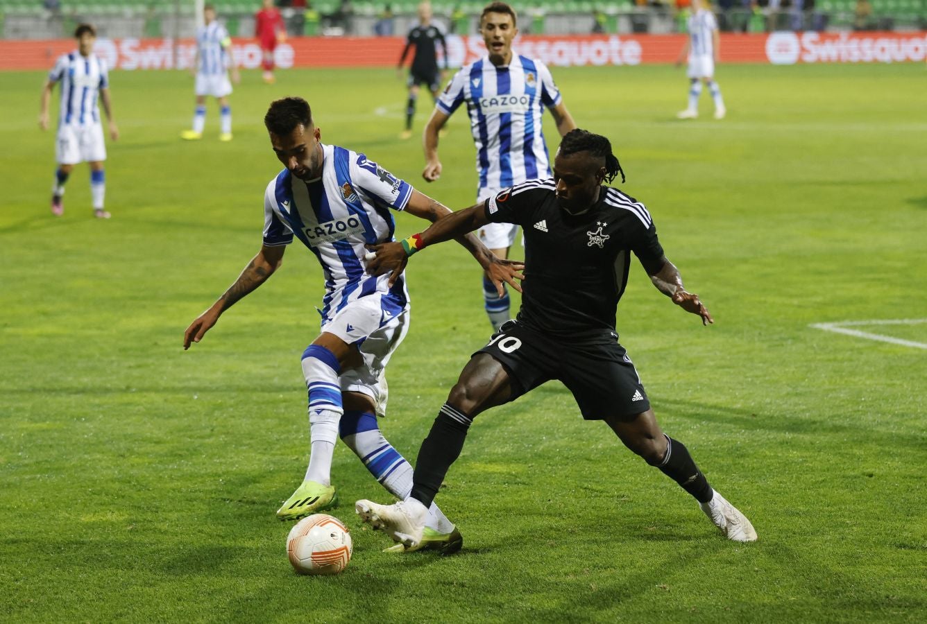 La Real Sociedad plantea un partido muy inteligente para romper las marcas al hombre del Sheriff y resolver con tantos de Silva y Aritz. 