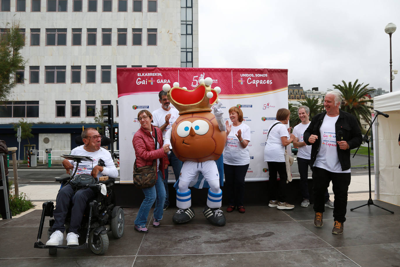 Fotos: Usuarios y familiares celebran las bodas de oro de Aspace
