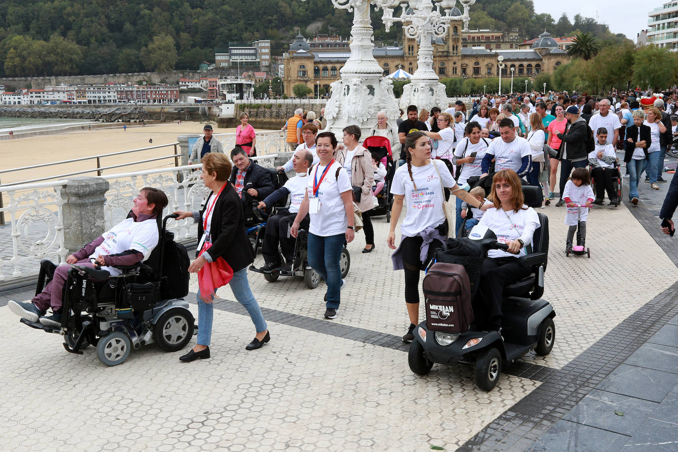 Fotos: Usuarios y familiares celebran las bodas de oro de Aspace