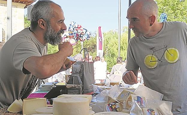 No faltaron puestos de venta de queso