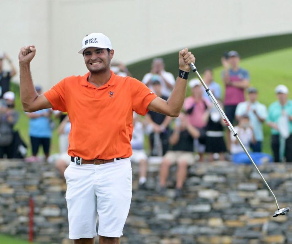 López-Chacarra celebra la victoria en el torneo del circuito saudí celebrado en Bangkok. 