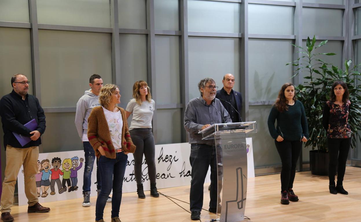 Momento de la comparecencia de Paul Bilbao, secretario general de Kontseilua