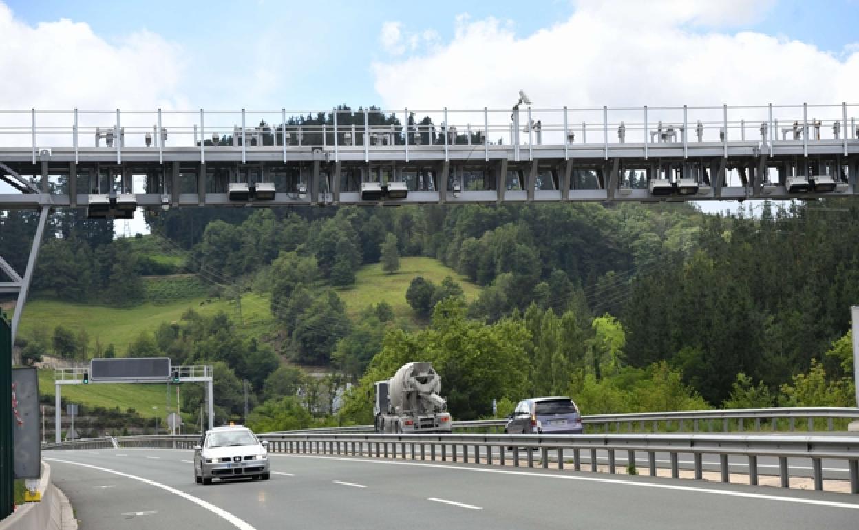 El Ararteko recomienda a la Diputación que habilite una forma «no electrónica» de pagar el peaje de Deskarga