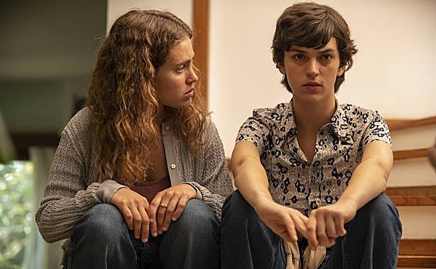 Imagen principal - Silvia Munt se inspira en la sororidad de las mujeres de Errenteria