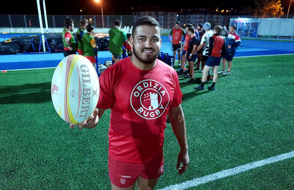 Amine, en un entrenamiento con sus compañeros del Ampo Ordizia. 