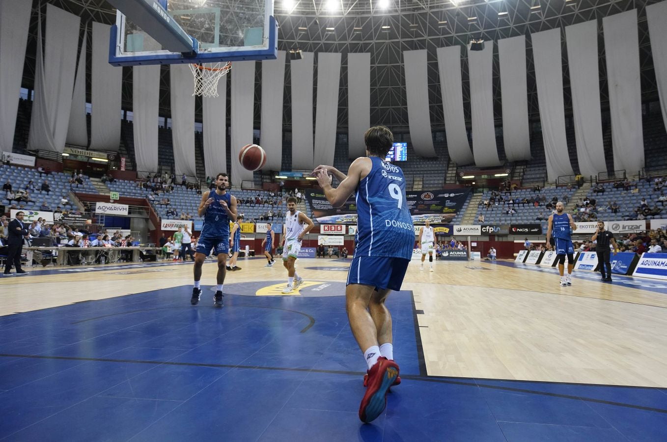 Fotos: Decepcionante estreno en casa