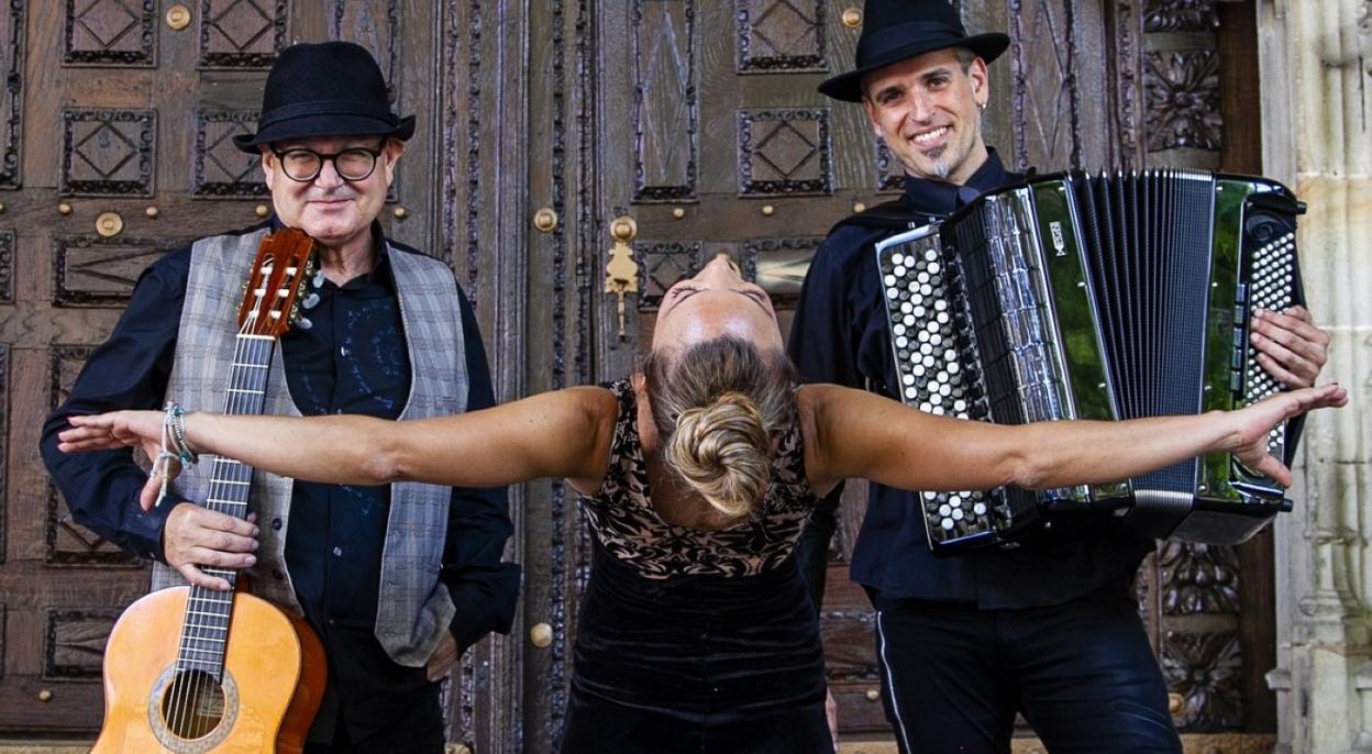 El guitarrista José Luis Montón, la bailaora Mariana Collado y el acordeonista Gorka Hermosa.