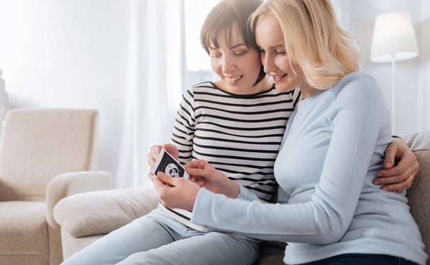 El Método ROPA o Maternidad Compartida es la mejor opción para parejas de mujeres que quieren participar en el proceso reproductivo de su bebé