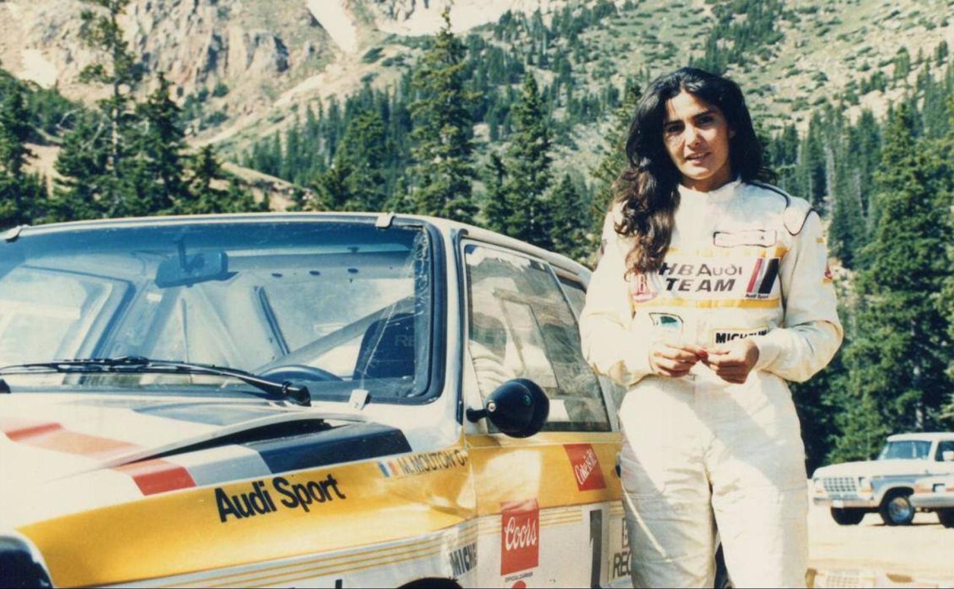 La piloto Michele Mouton al lado de su Audi. 