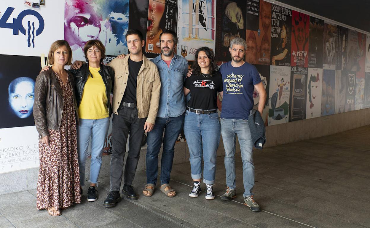 Nagore Alkorta Azpeitiko alkatea, Gurutza Eizagirre 'Herriye' obrako kidea, Xanti Agirrezabala eskola antzerkiko irakaslea eta 'Herriye'-ko zuzendaria, Aitor Bengoetxea Kulturazeko kidea, Eneritz Albizu Kultura batzordeburua eta Gaizka Sarasola Mairuko kidea. 