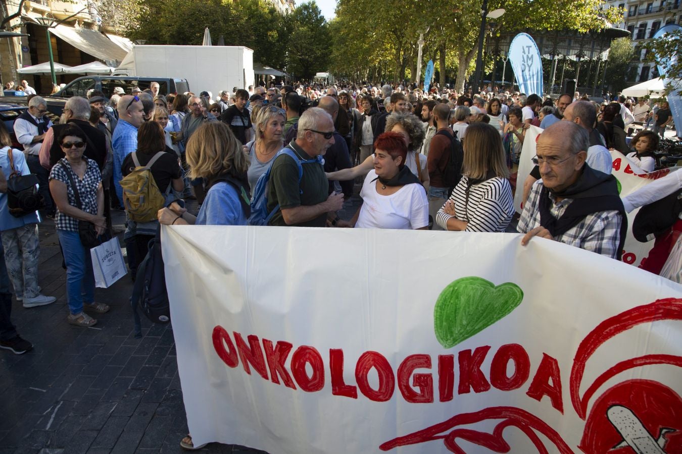 Fotos: Marcha contra la «pérdida de identidad» de Onkologikoa