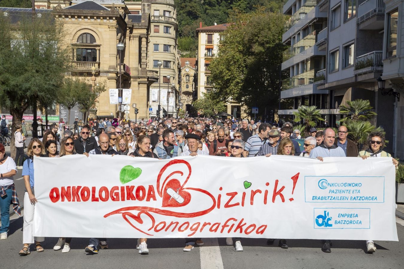 Fotos: Marcha contra la «pérdida de identidad» de Onkologikoa